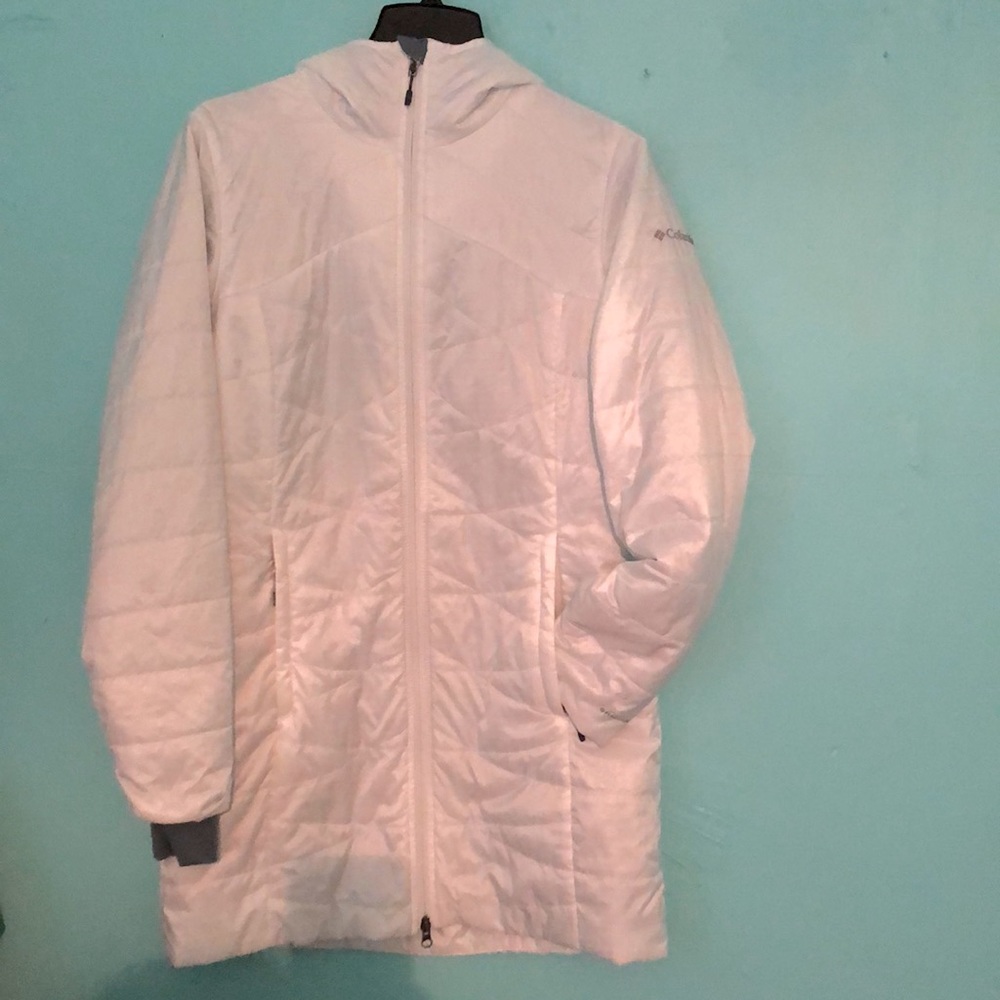 Women’s Columbia White Omni Heat long lightweight coat. Size M